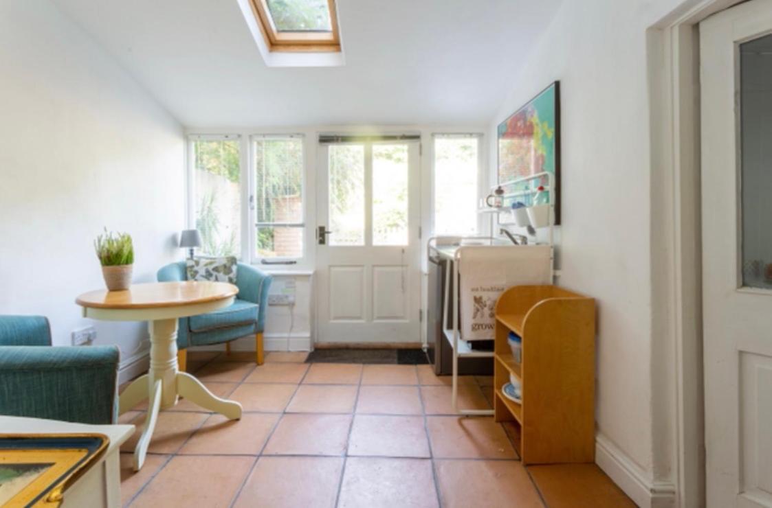 Bridport Garden Suite Exterior photo