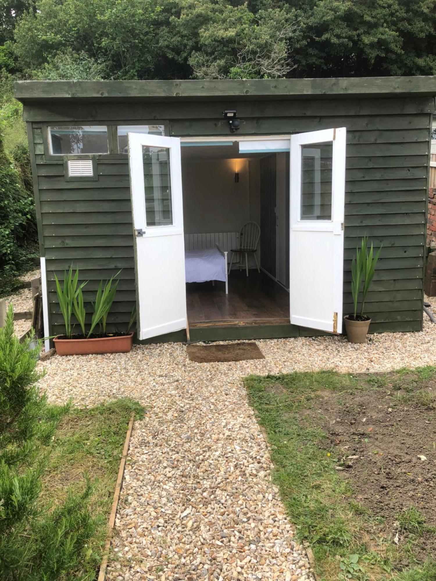 Bridport Garden Suite Exterior photo