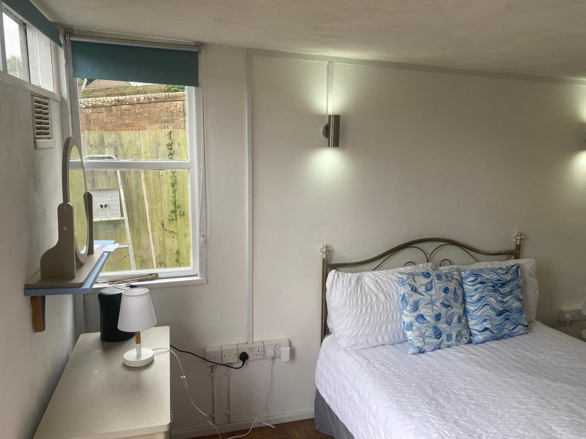 Bridport Garden Suite Exterior photo