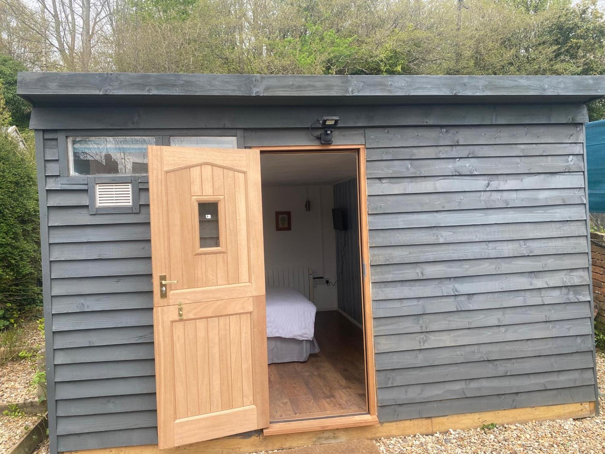 Bridport Garden Suite Exterior photo